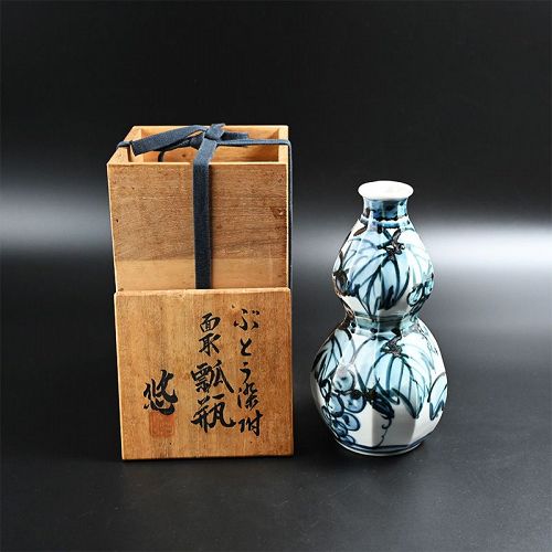 Living National Treasure Kondo Yuzo Porcelain Grape Vase