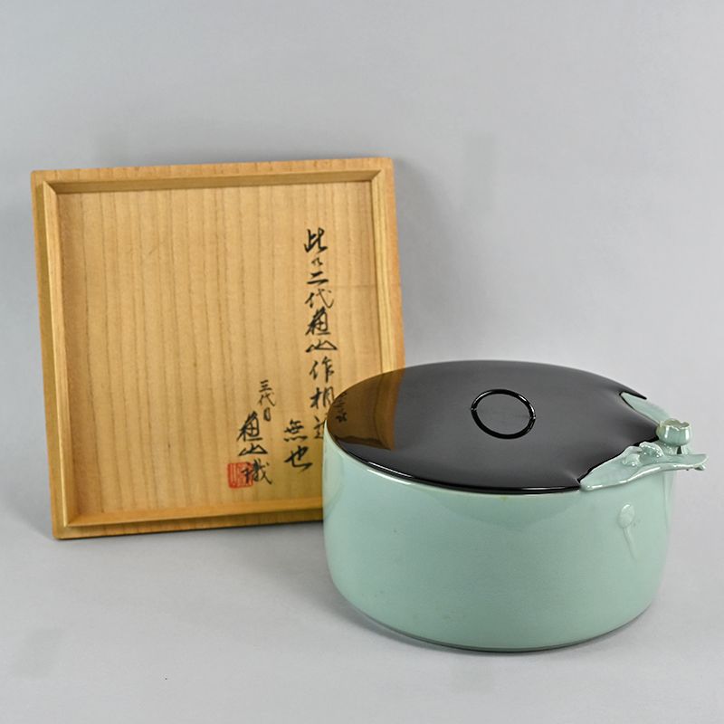 Celadon Mizusashi by pioneering female potter Suwa Sozan II