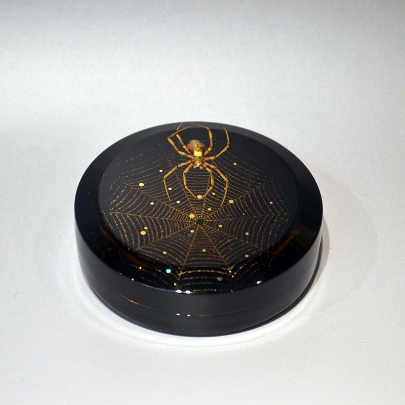 Fabulous Lacquer Kogo Incense Case, Spider by Okada Yuji