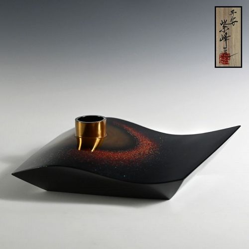 Kanshitsu Universal Wave Vase by Okada Yuji