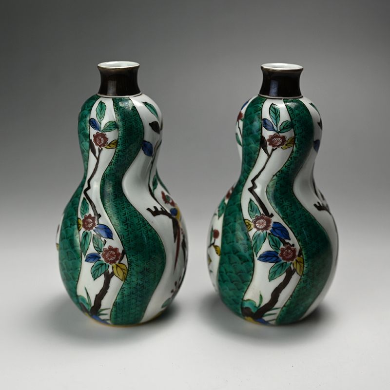 Pair LNT Tokuda Yasokichi I Tokkuri Sake Flasks