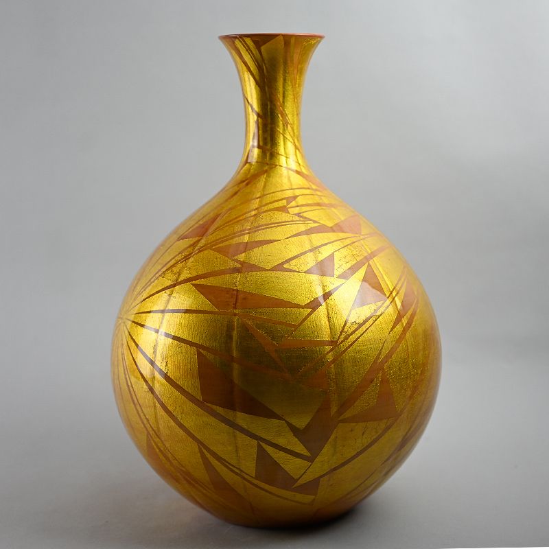Massive Porcelain Gold Vase by Ono Hakuko named Kagayaki