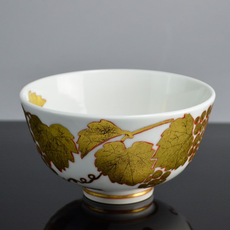 Ono Hakuko White Porcelain Chawan with Grape Design