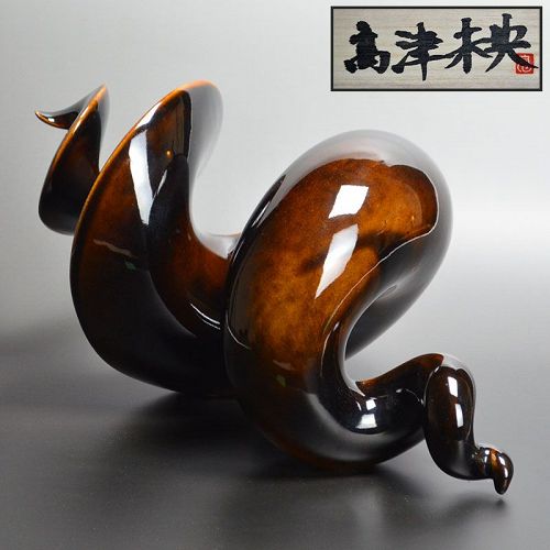 Takatsu Mio Spiral Sculpture Soko ni Seisoku Suru