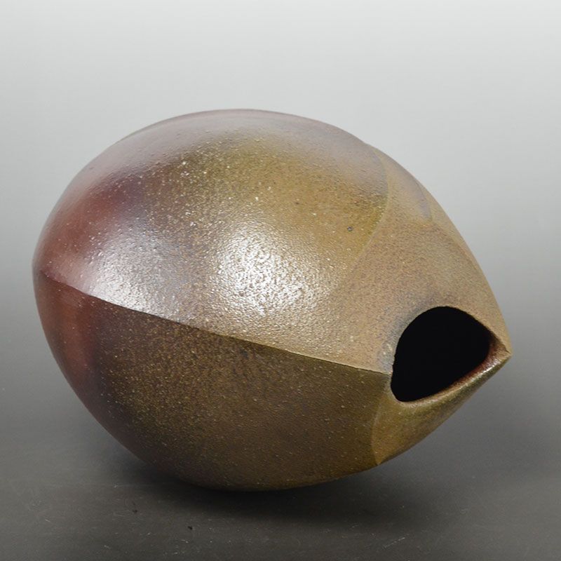 Contemporary Bizen Tsubo by Isezaki So