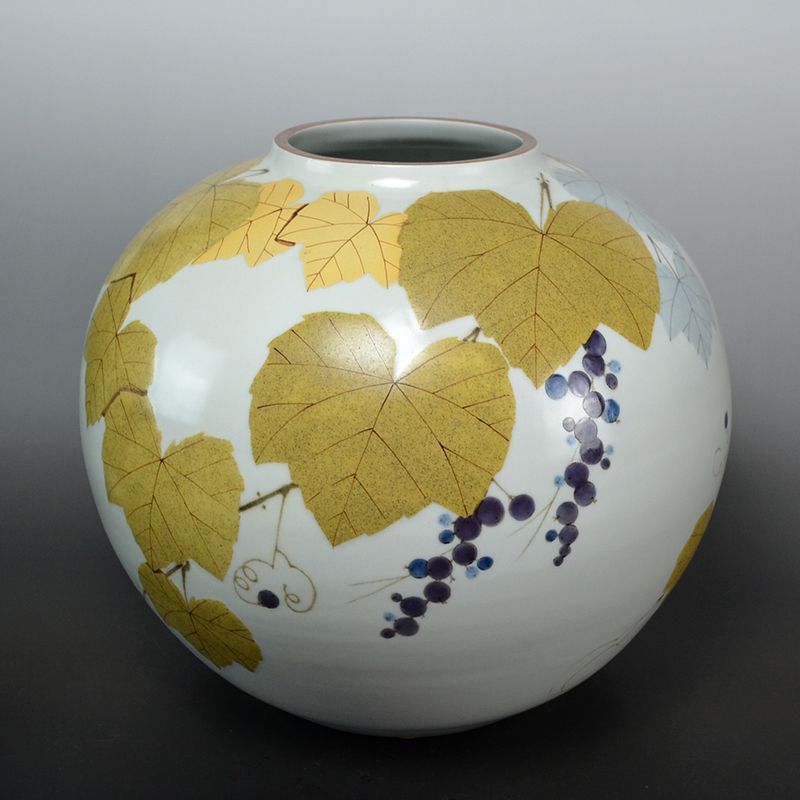 Exhibited Hashizume Masahide Porcelain O-Tsubo with Grape Design