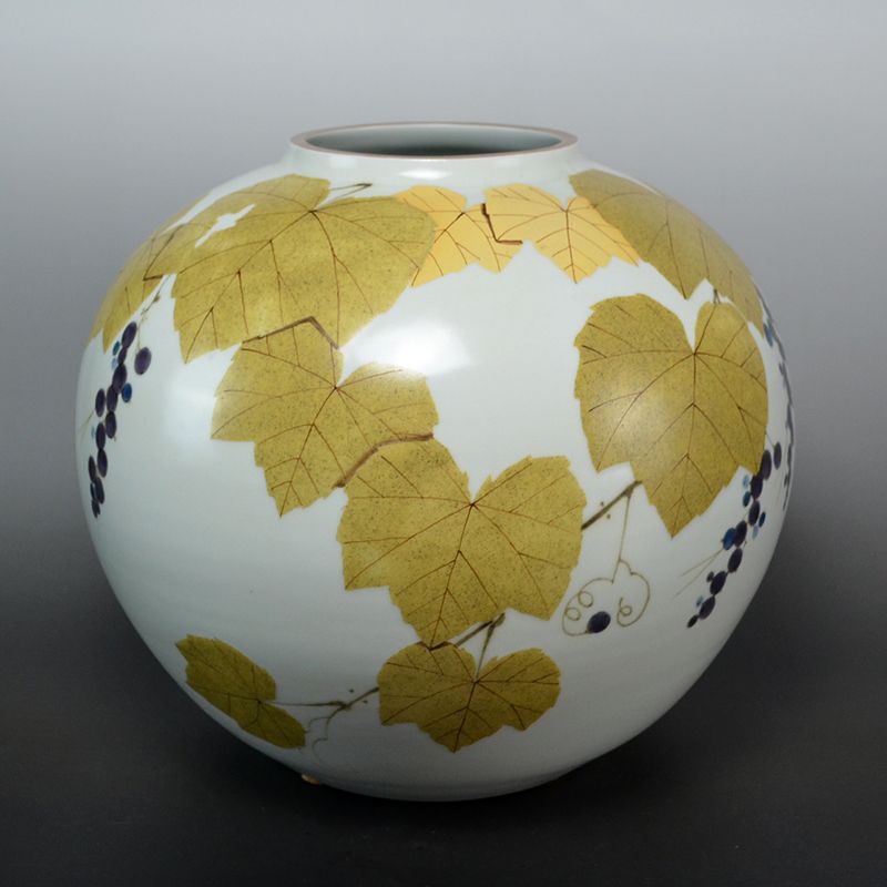 Exhibited Hashizume Masahide Porcelain O-Tsubo with Grape Design