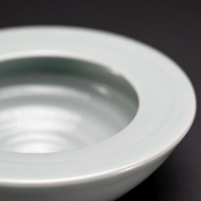 Wavy White porcelain by Fukami Sueharu