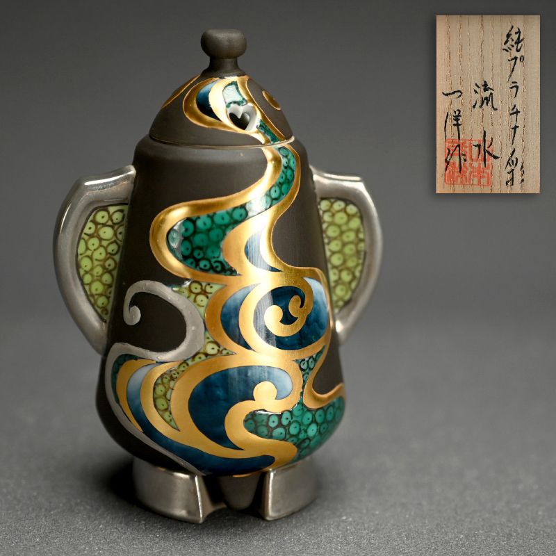 Unusual gold decorated Porcelain Koro by Yamamoto Ichiyo