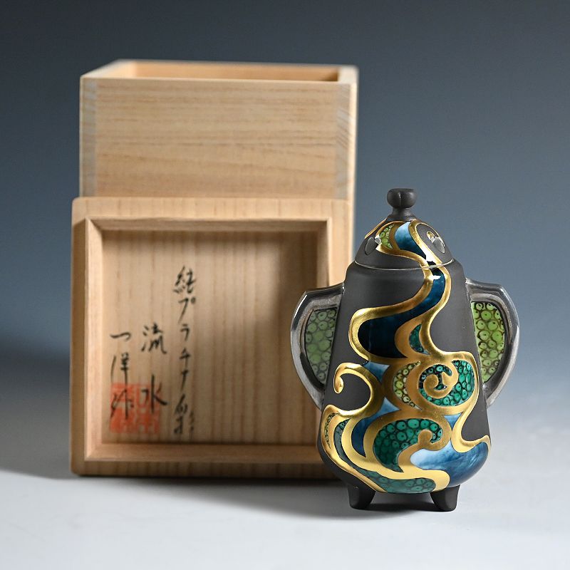 Unusual gold decorated Porcelain Koro by Yamamoto Ichiyo