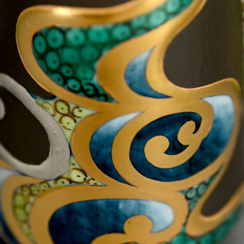 Unusual gold decorated Porcelain Koro by Yamamoto Ichiyo