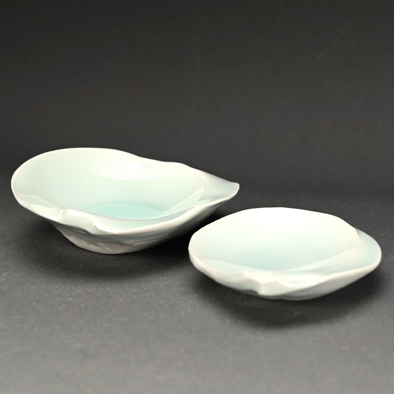 Pair Seihakuji porcelain plates, Shizuku, by Kato Tsubusa