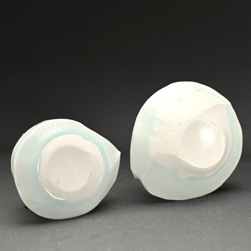 Pair Seihakuji porcelain plates, Shizuku, by Kato Tsubusa