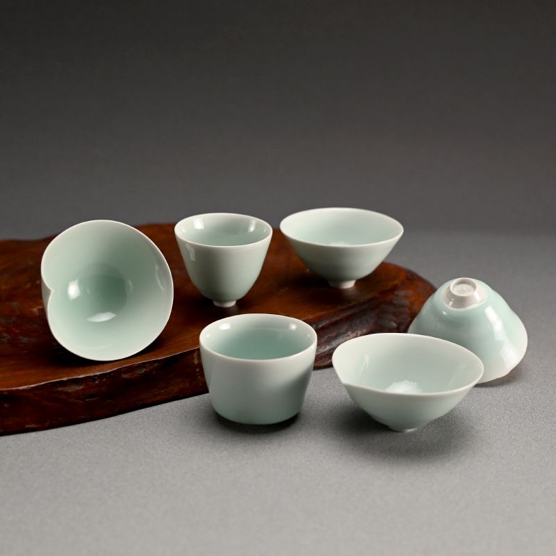 Contemporary Guinomi Sake Cup by Fukami Sueharu