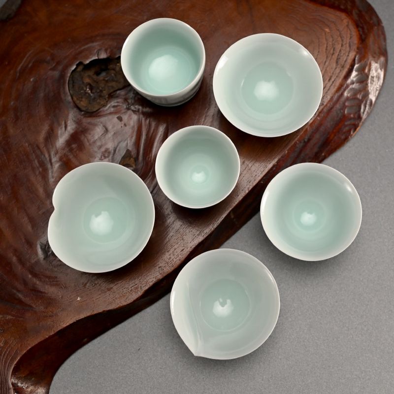 Porcelain Guinomi Sake Cup by Fukami Sueharu C