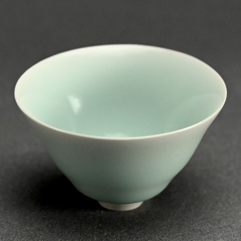 Seihakuji Porcelain Guinomi by Fukami Sueharu