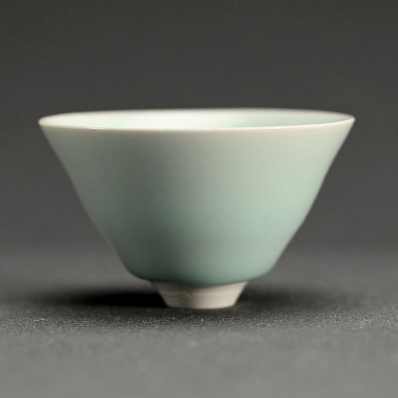 Seihakuji Porcelain Guinomi by Fukami Sueharu