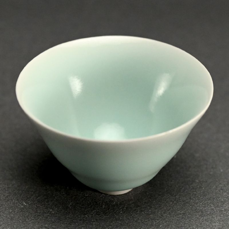 Seihakuji Porcelain Guinomi by Fukami Sueharu