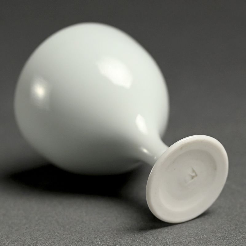 Exquisite Bajohai Porcelain Sake Cup by Kato Tsubusa