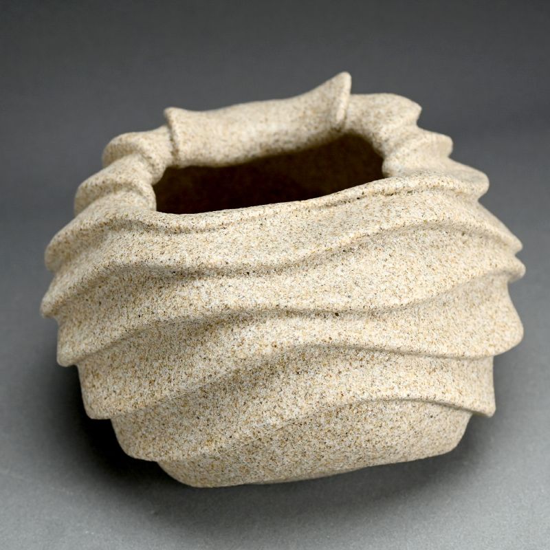 Vase by Sakiyama Takayuki