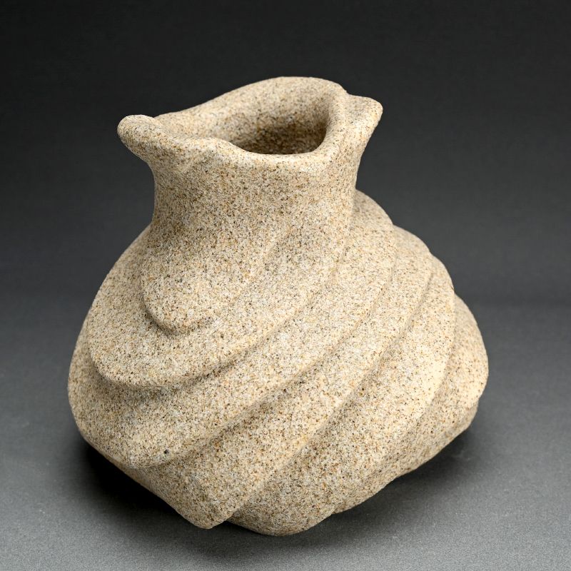 Vase by Sakiyama Takayuki