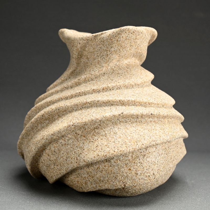 Vase by Sakiyama Takayuki