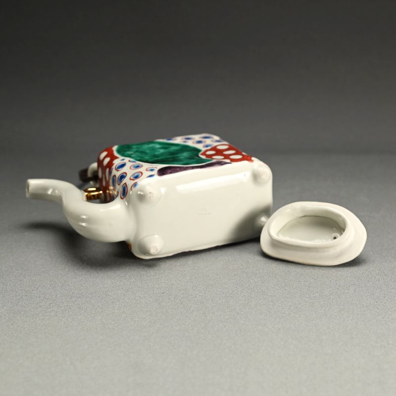 Playful Tea Pot by Matsuda Yuriko