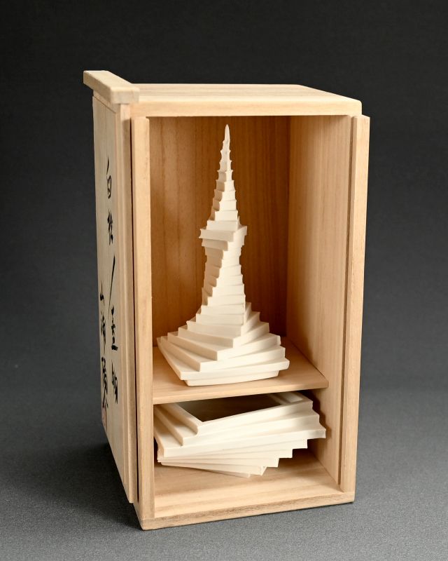 Covered Raw Porcelain Receptacle, White Spear, by Yamaura Yosuke