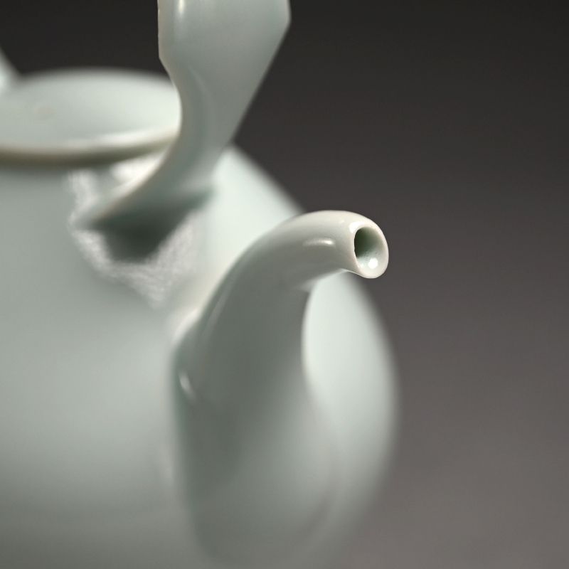 Fabulous Porcelain Dobin Teapot by Usami Kensuke