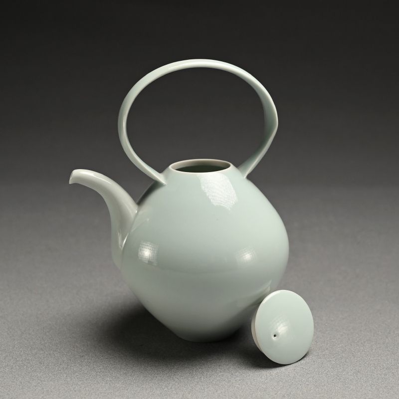 Fabulous Porcelain Dobin Teapot by Usami Kensuke