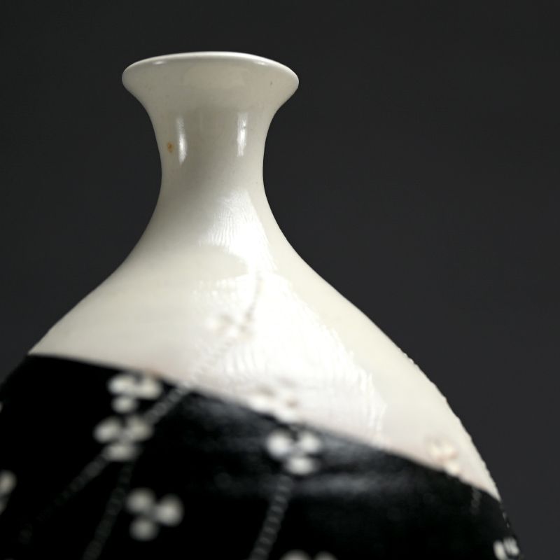 Perfect Example Vase by Kondo Yutaka