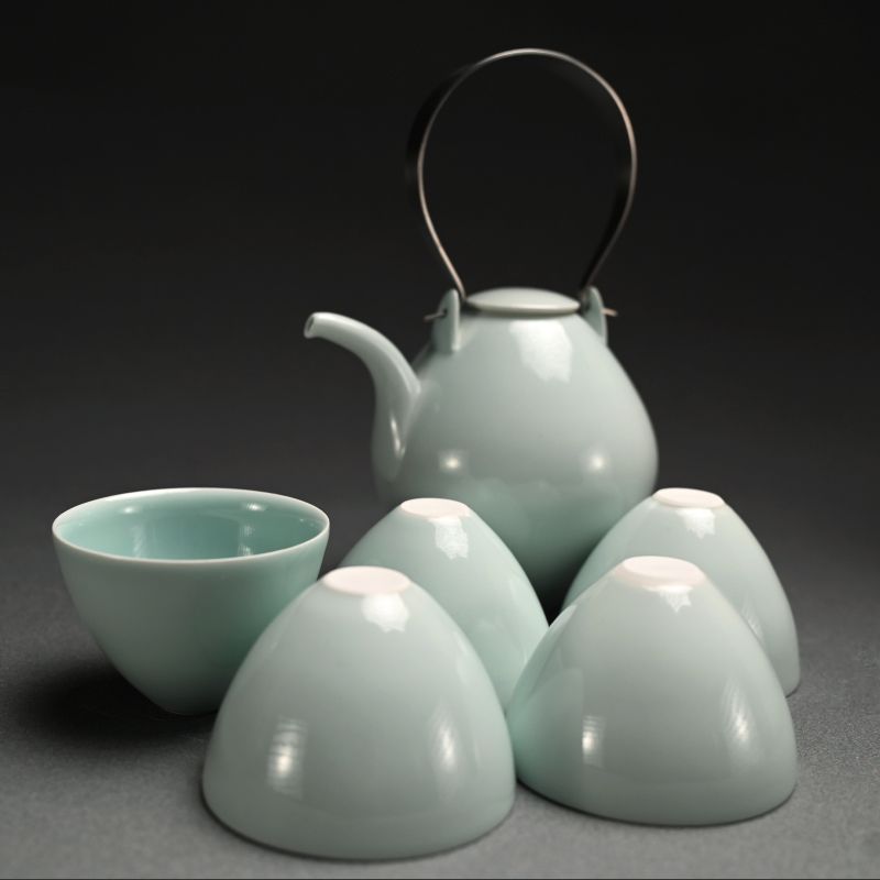 Boxed 5 person Porcelain Tea set by Usami Kensuke