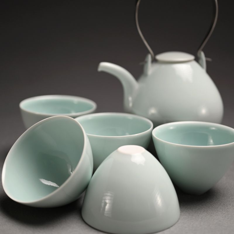 Boxed 5 person Porcelain Tea set by Usami Kensuke