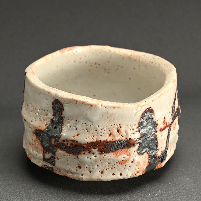 Shino Chawan Tea Bowl by Suzuki Goro