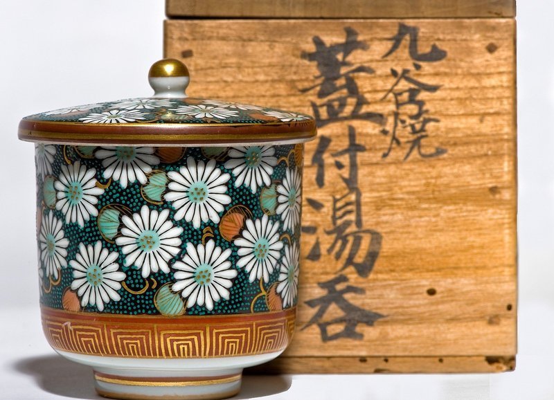 Meiji Period Covered Tea Cup of Kutani with ao chibu