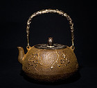 Cast Iron Tea kettle tetsubin by Ryobundo Meiji Period