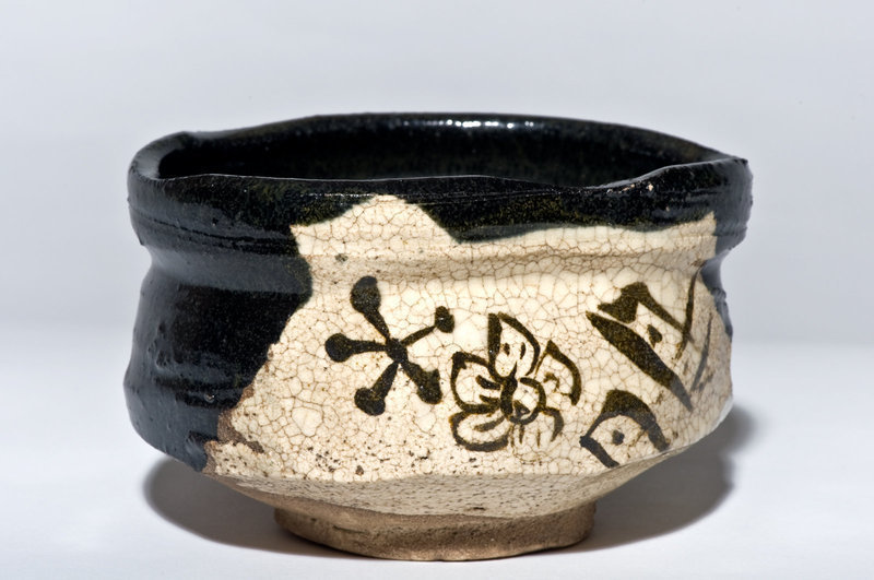 Early Edo Period Kuro Oribe Chawan with wood box and shifuku