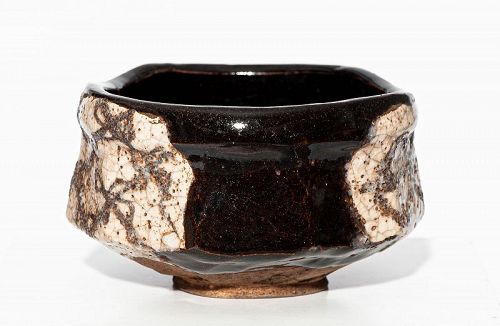 Sculptural Kuro Oribe Kutsu Chawan with hoshikaki design