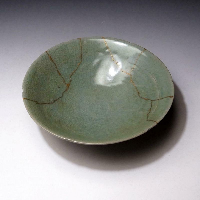 Antique Korean Celadon Foliate Bowl with finest Kintsugi Gold
