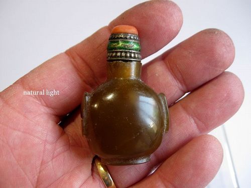 Chinese Agate Snuff Bottle with Silver and Coral Knop
