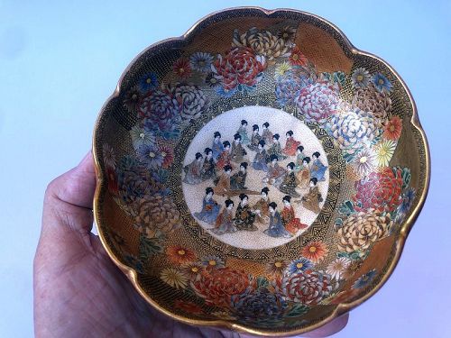 Japanese Satsuma Scalloped Bowl by Fuzan, Signed