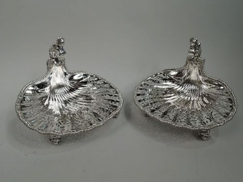 Pair of Paul de Lamerie-Style English Georgian Scallop Shells 1925