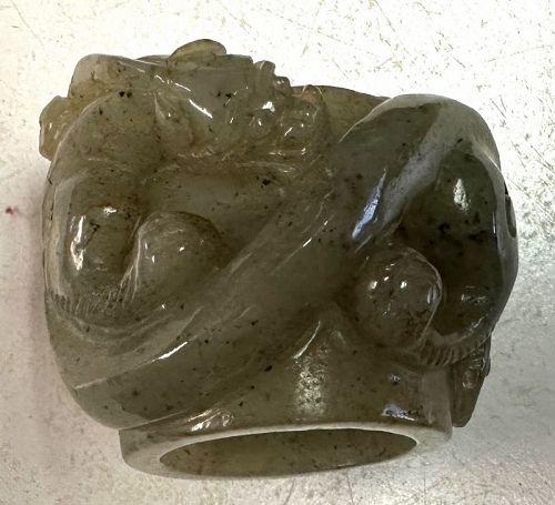 19C QING DYNASTY CHINESE NEPHRITE JADE RING CARVING