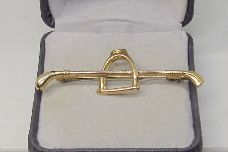 Equestrian Pin 18Kt Gold