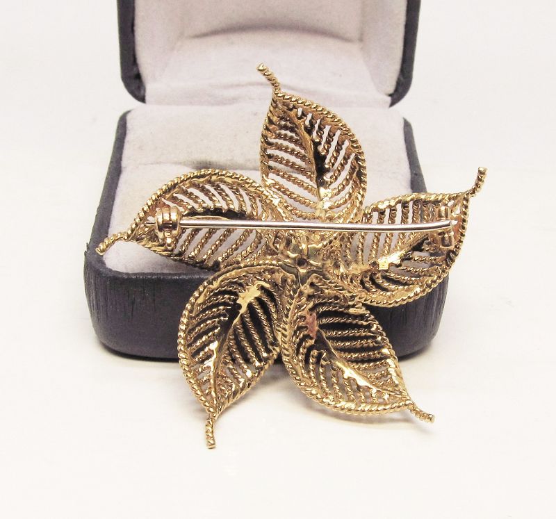 Flower Broach 18Kt Gold with Diamonds