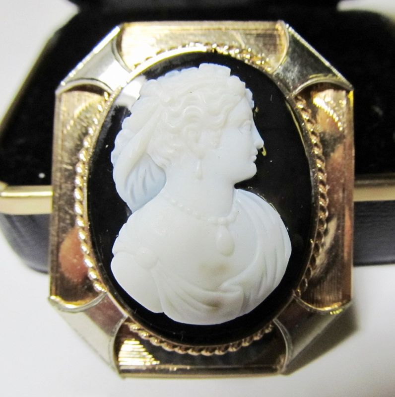 Stone Cameo set in Two Tone 14Kt Gold