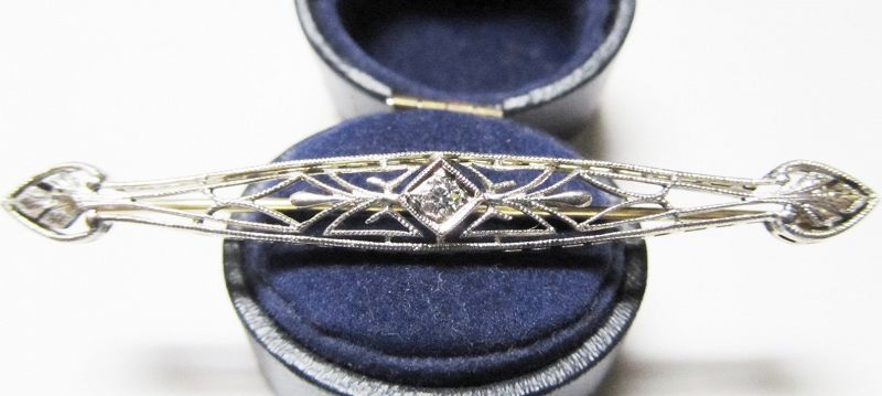 Filigree Bar pin with a Diamond