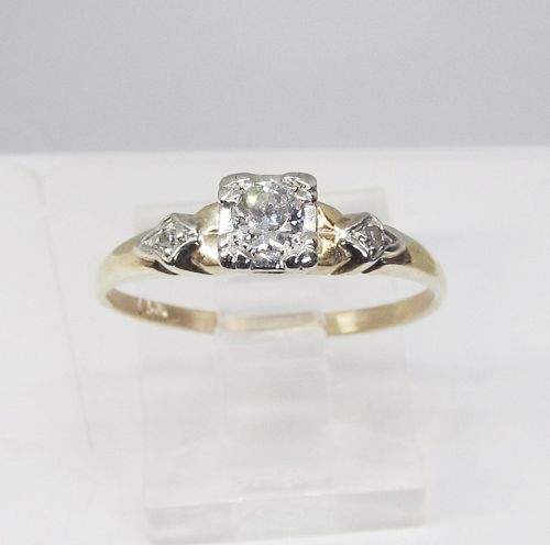 Diamond Engagement Ring Set in 14Kt Yellow Gold
