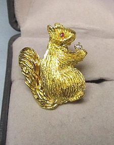 18kt Yellow Gold Squirrel Broach