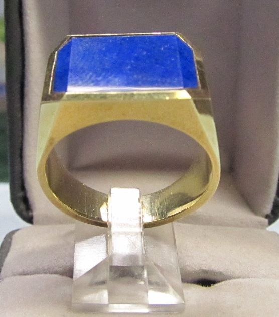 14Kt Gold and Lapis Lazuli Man’s Ring